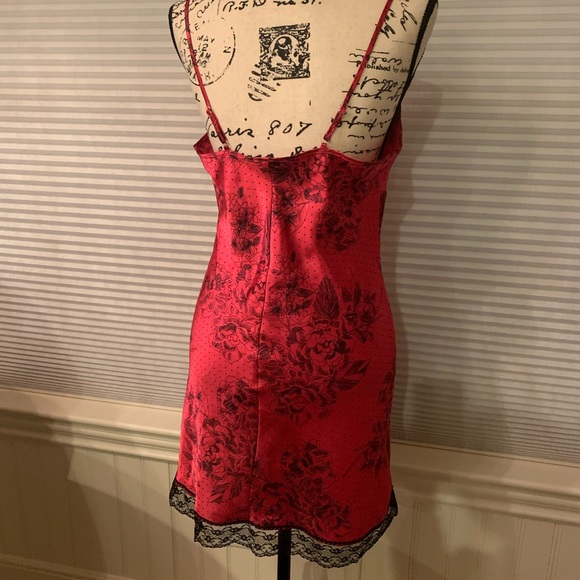 Apartment 9 chemise nightgown & satin robe . Dark magenta red with black lace M - Picture 7 of 7